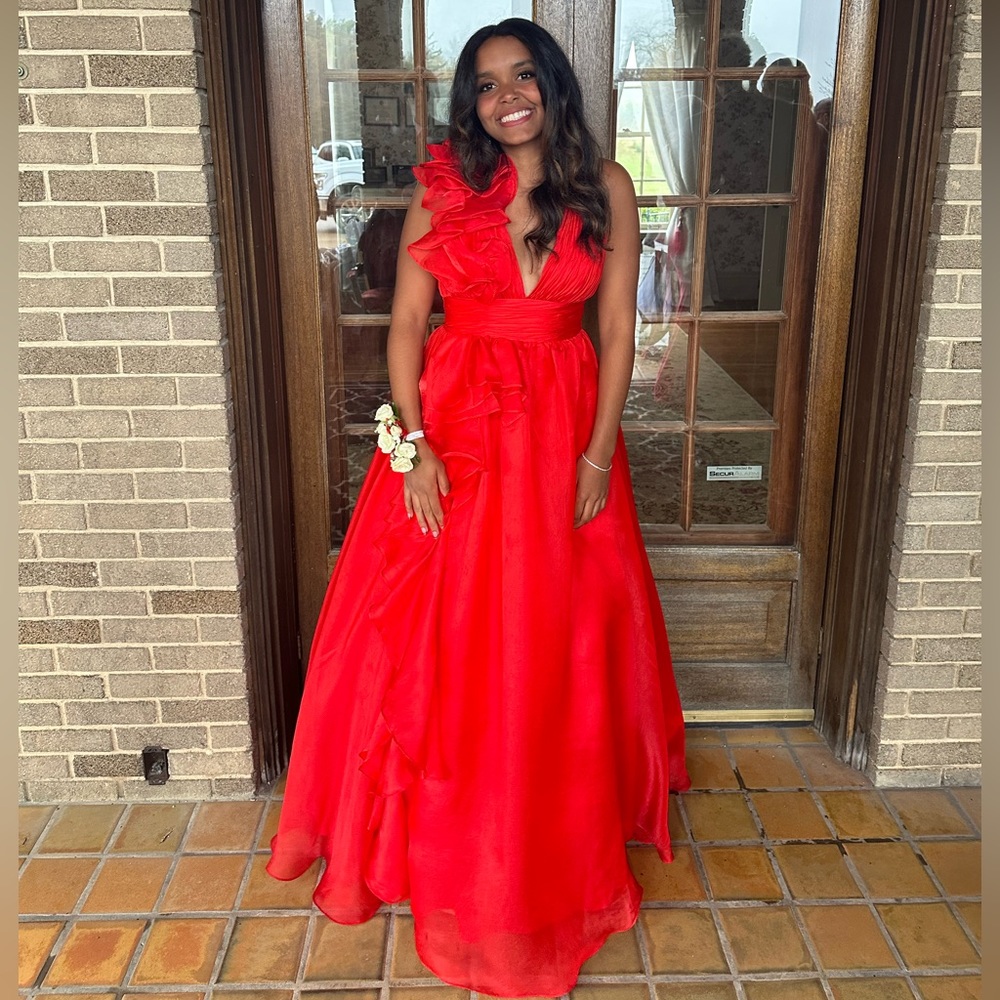 Mac Duggal Red Ruffle Detail Ruched Prom Dress, size 4